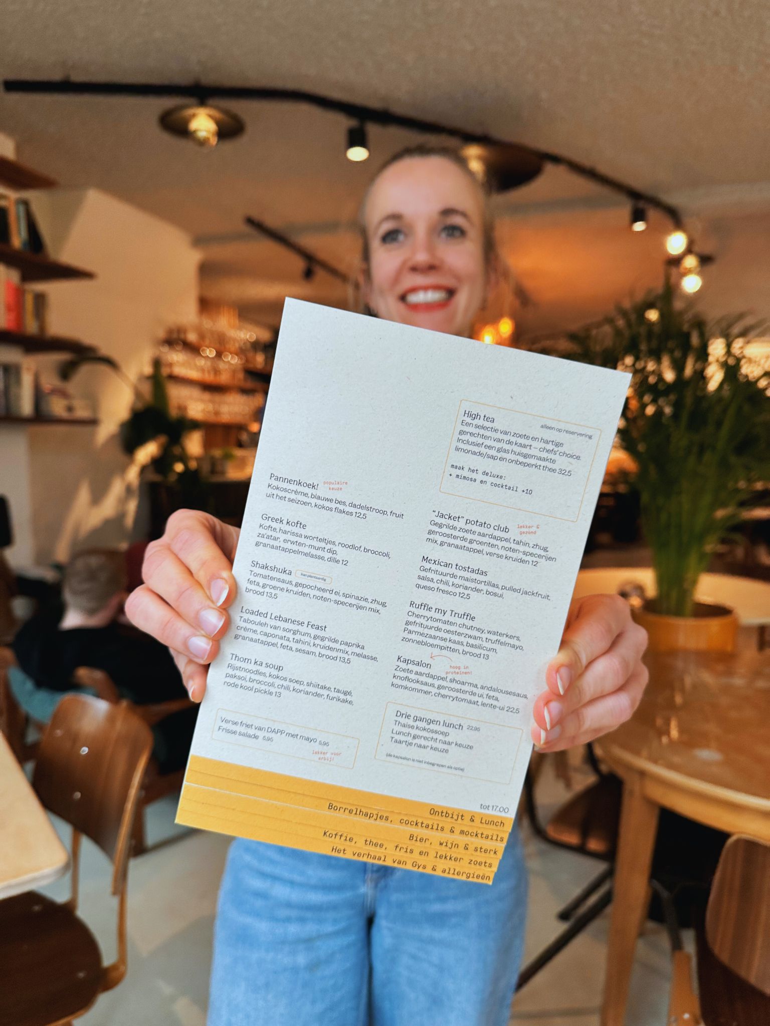 Sanne holds a menu in a restaurant